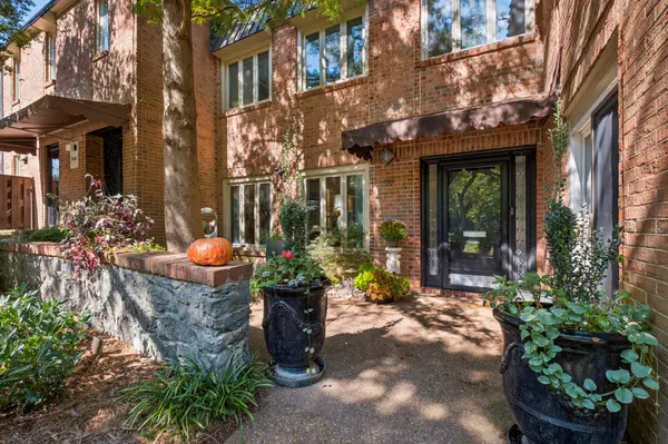 622 Timber Ln, Nashville, TN 37215