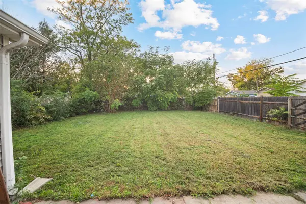 1007 S Dodge Ave, Wichita, KS 67213
