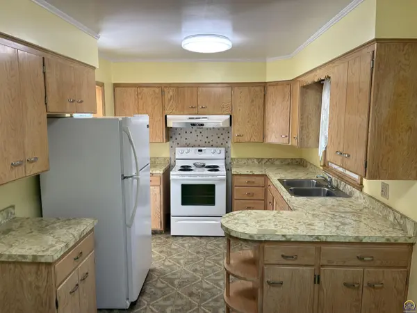 4850 SW 19th ST, Topeka, KS 66604
