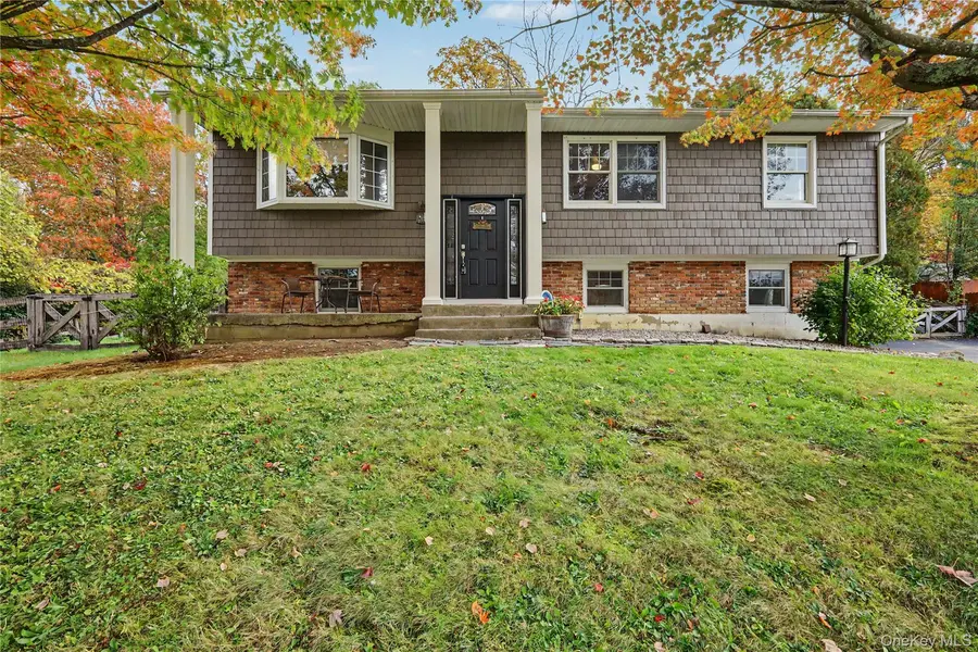 19 Saint Michaels TER, Carmel, NY 10512
