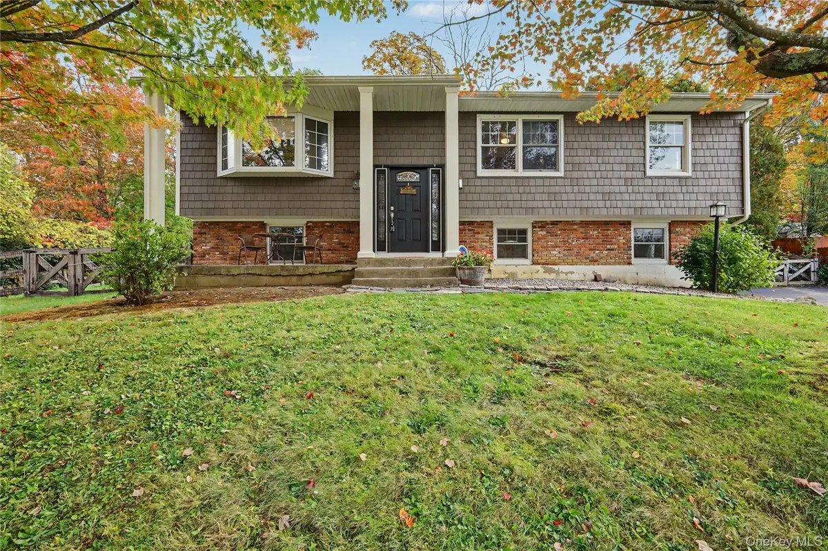 19 Saint Michaels TER, Carmel, NY 10512