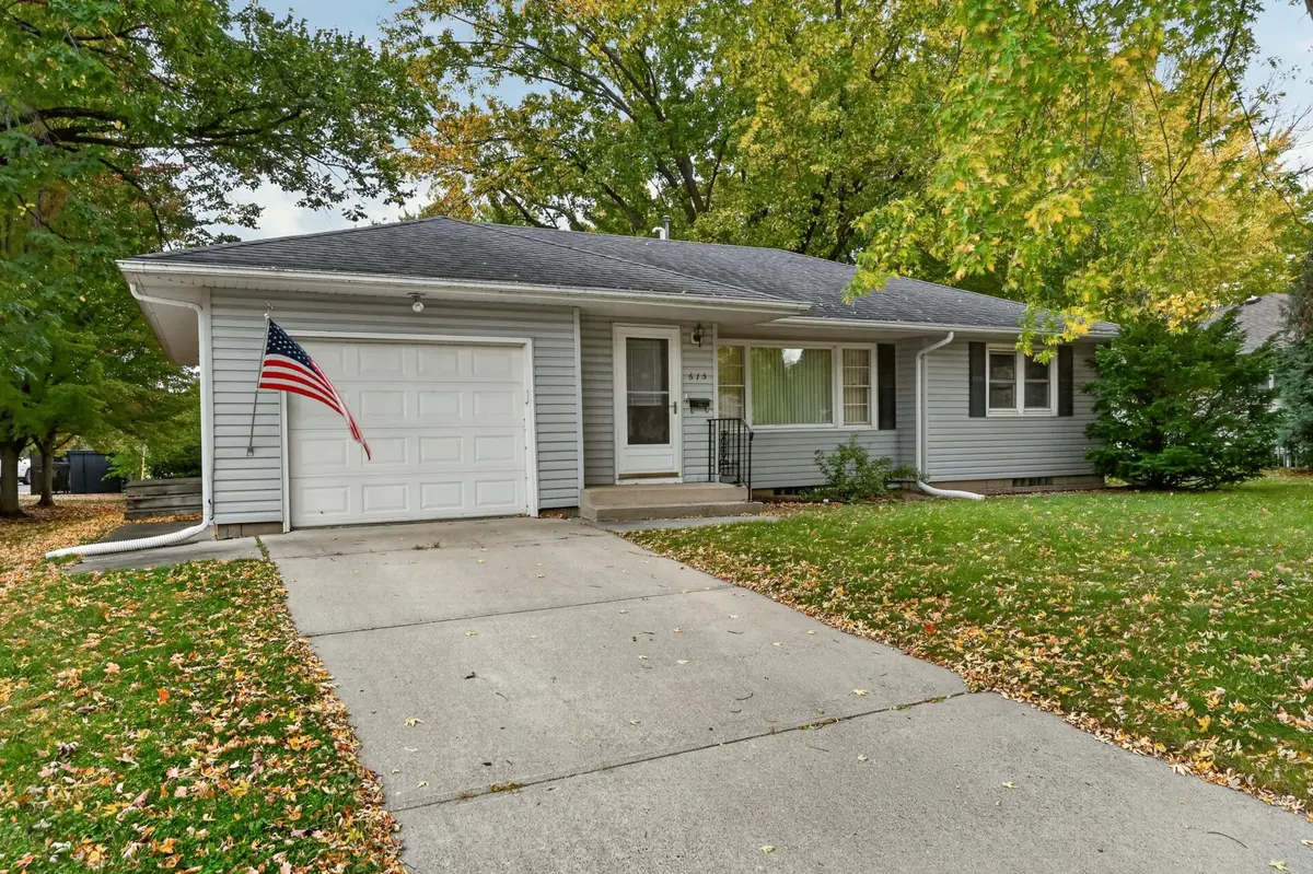 615 Hillcrest AVE, Owatonna, MN 55060