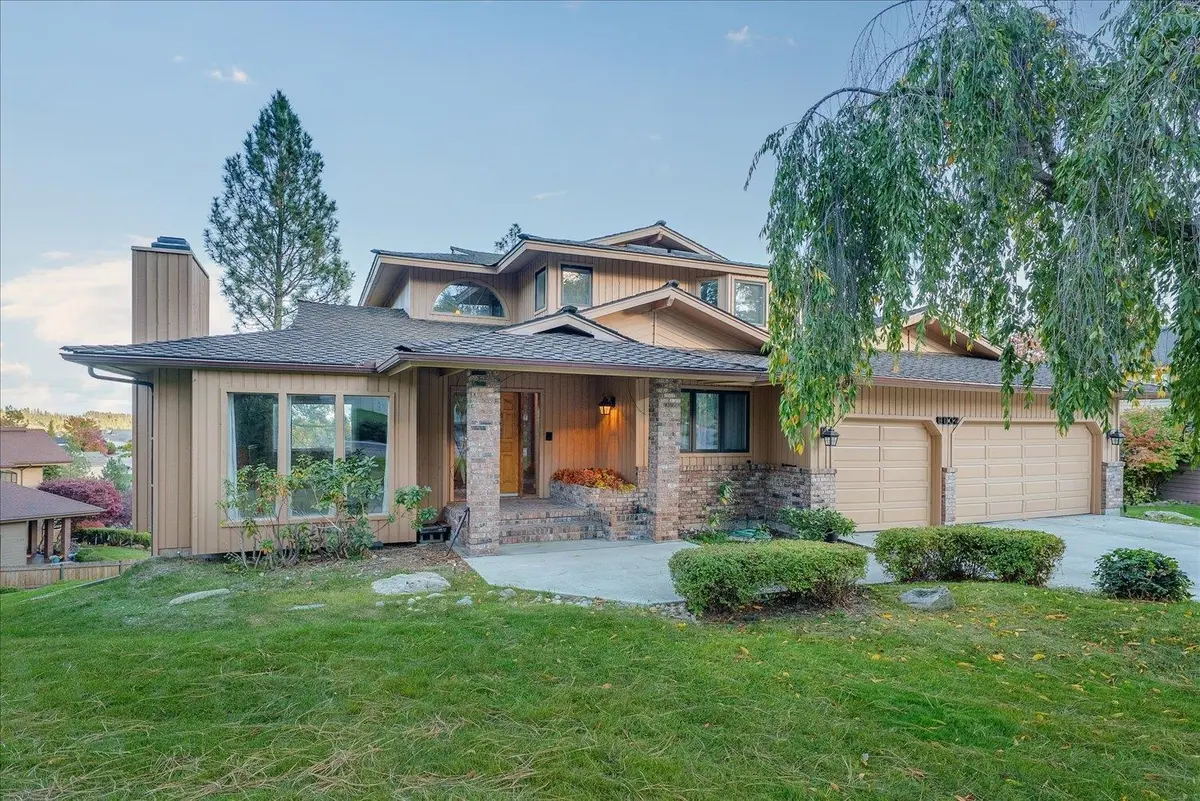 8032 E Woodview Dr, Addy, WA 99212