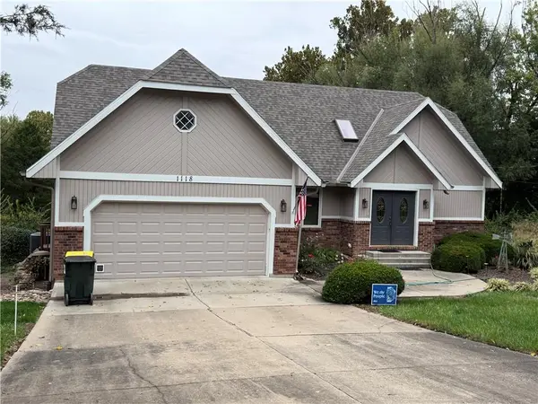1118 Sycamore Ridge DR, Lansing, KS 66043