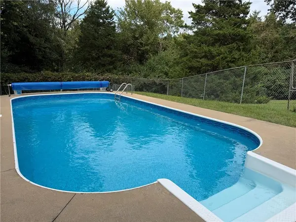 1118 Sycamore Ridge DR, Lansing, KS 66043