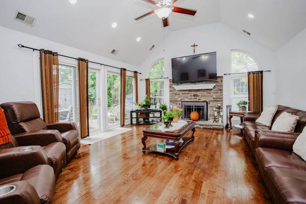 1803 N mitchell AVE, Arlington Heights, IL 60004