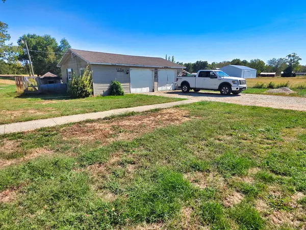 22800 Highway 45, Louisville, IL 62858