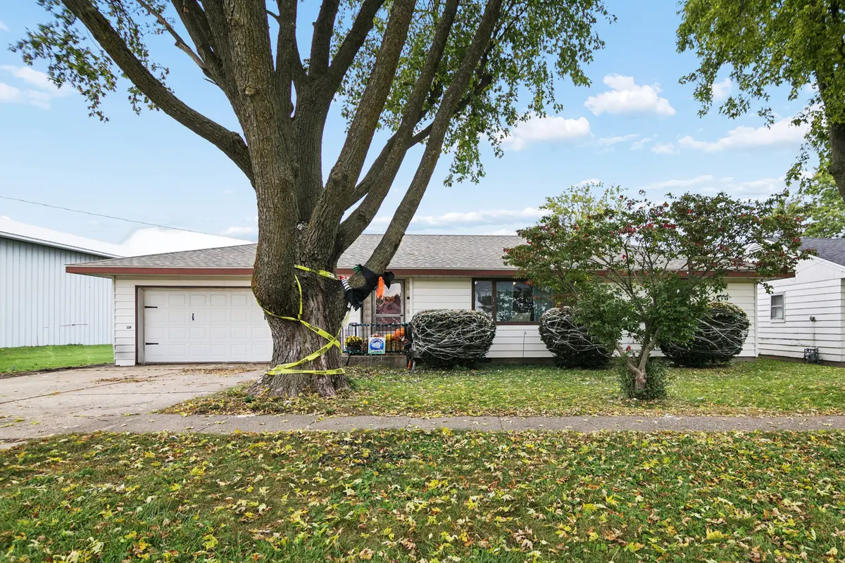 105 E CHARLES ST, Ashkum, IL 60911