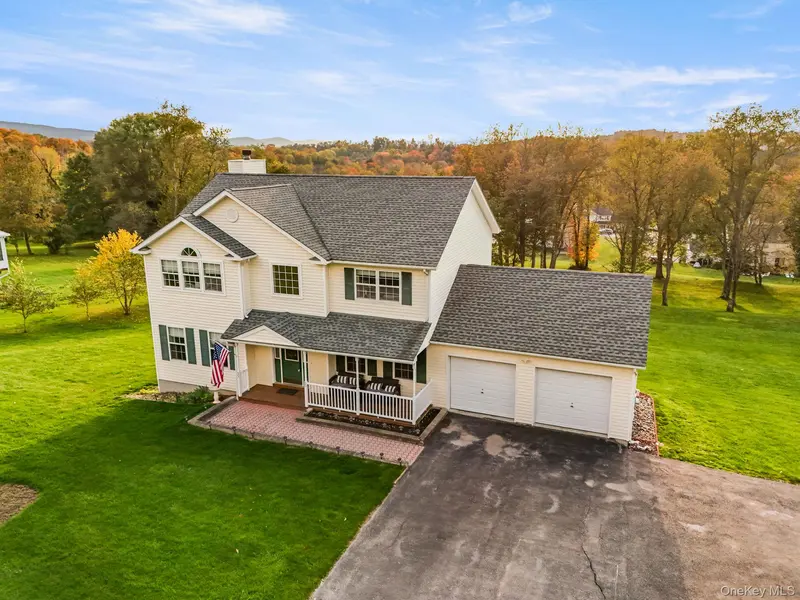 55 Beach RD, Poughquag, NY 12570