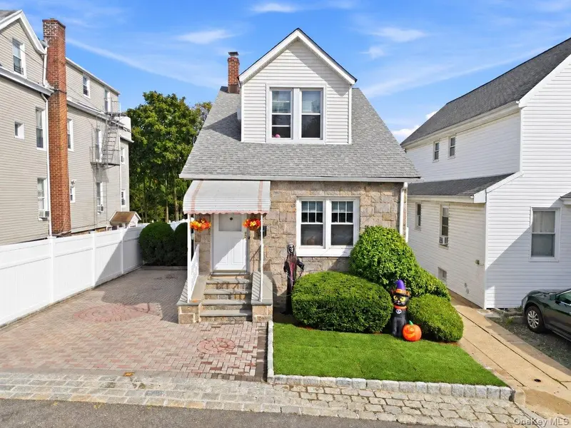 221 Edgewood AVE, Yonkers, NY 10704