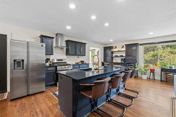 8601 Belleview AVE, Kansas City, MO 64114