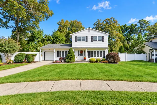 61 Birch ST, Lake Grove, NY 11755