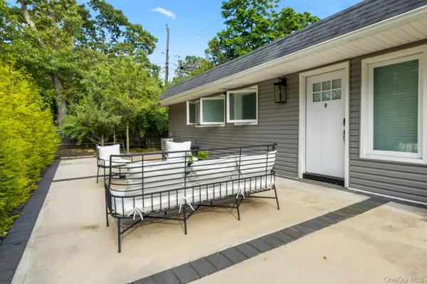 25 Peters LN #HOUSE, Westhampton, NY 11978