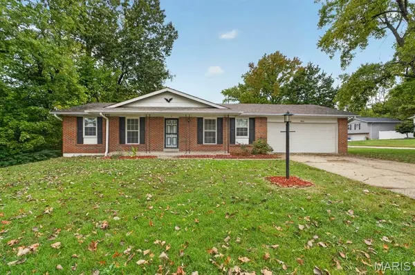 7 Oak Hill LN, St Peters, MO 63376