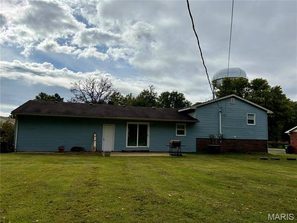 103 Rolling Meadows DR, Godfrey, IL 62035