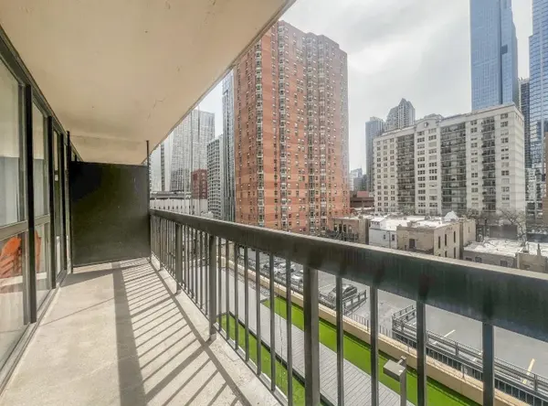 33 W Delaware PL #16C, Chicago, IL 60610