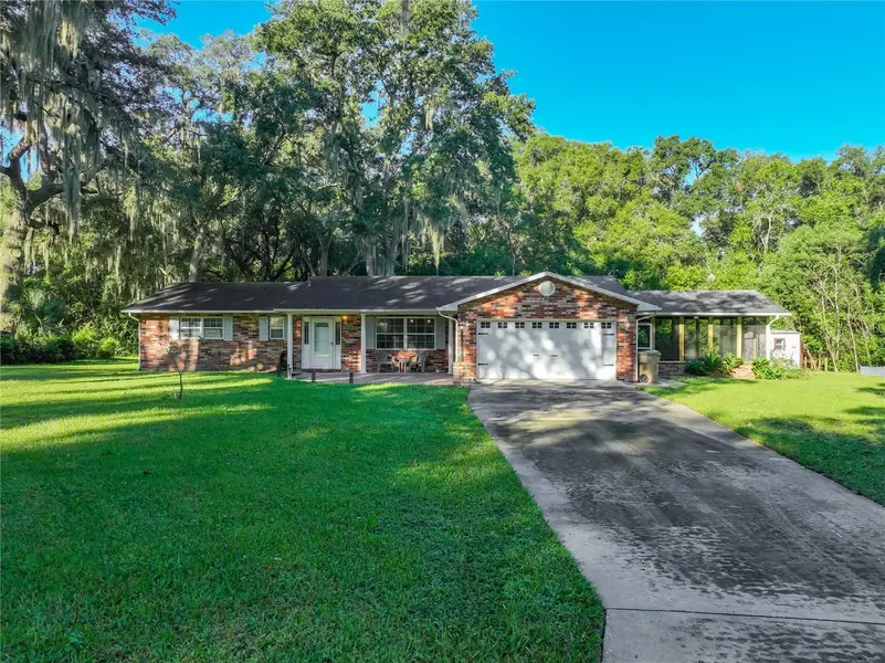 35933 CLEAR LAKE CIR, Eustis, FL 32736