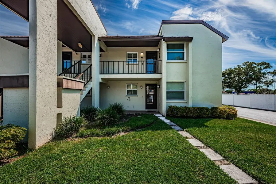 1100 E BAY DR #68, Largo, FL 33770