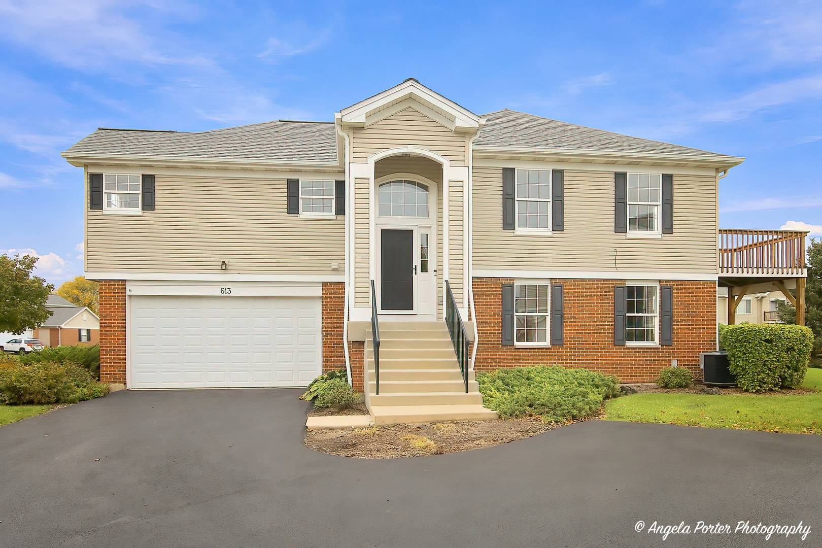 613 Legend LN #20-4, Mchenry, IL 60050