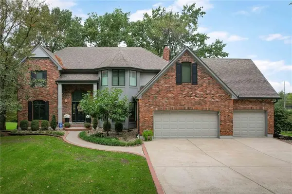 9510 SE Keystone DR, Lee's Summit, MO 64086