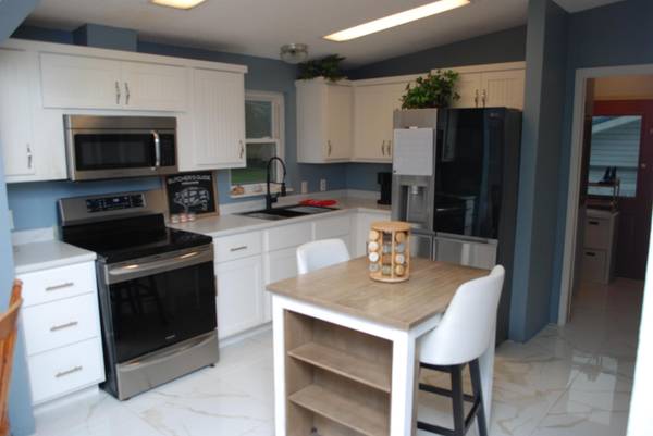 10257 Muckshaw RD, Plymouth, IN 46563-8556