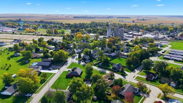 22205 Maple LN, Woodburn, IN 46797-9629