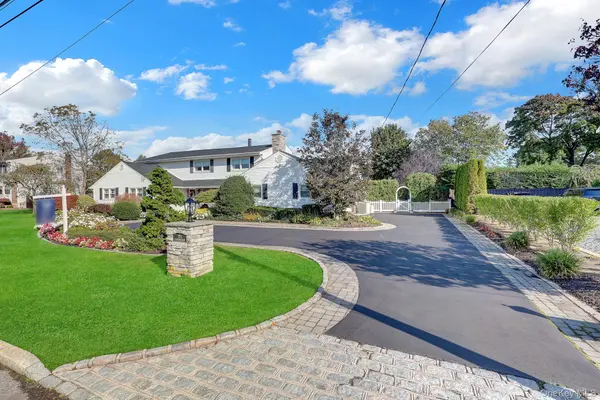 257 Shadybrook LN, West Islip, NY 11795