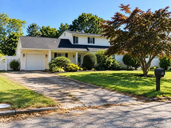 1077 Sipp AVE, Medford, NY 11763