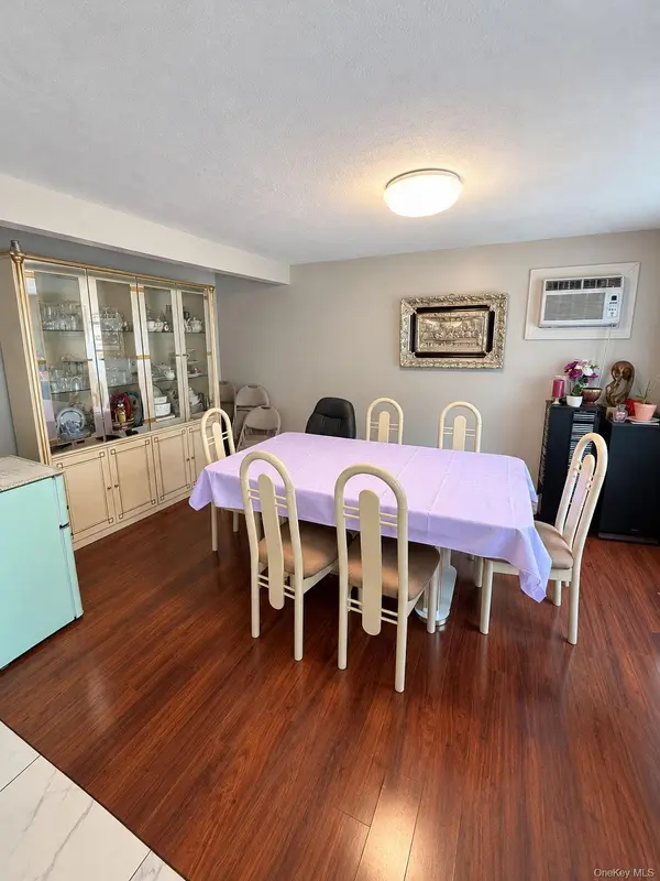 1077 Sipp AVE, Medford, NY 11763
