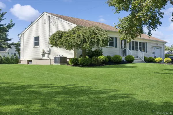 4105 Deep Hole DR, Mattituck, NY 11952