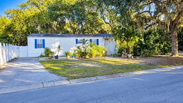 1301 LIVE OAK Pkwy, Tarpon Springs, FL 34689
