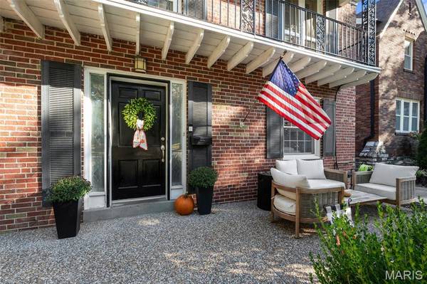 7137 Cambridge AVE, University City, MO 63130