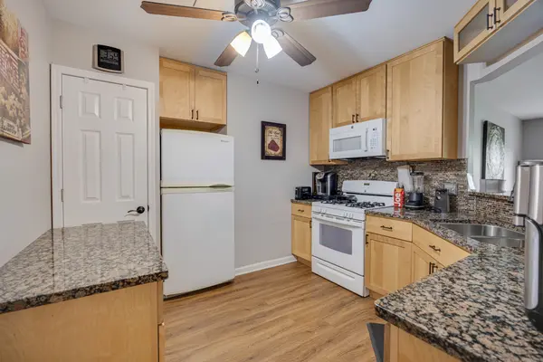 805 Leicester RD #106, Elk Grove Village, IL 60007