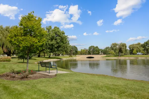 805 Leicester RD #106, Elk Grove Village, IL 60007