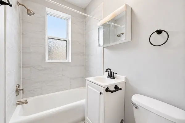 6912 N Ashland BLVD #401, Chicago, IL 60626