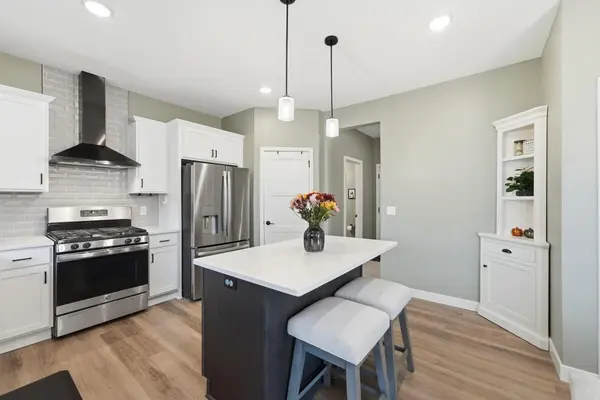 958 Emmy LN, Hanover, MN 55341