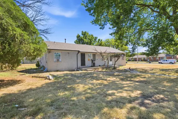 6514-6516 E Cottonwood Lane, Wichita, KS 67207