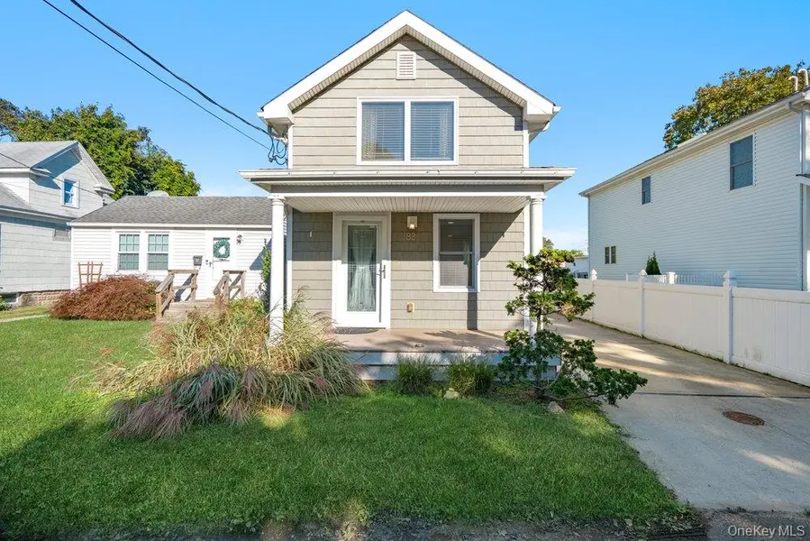 83 Nottingham AVE, Patchogue, NY 11772