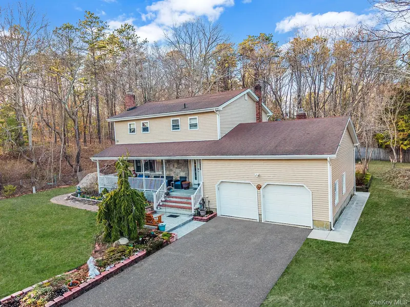 231 W Woodside AVE, Patchogue, NY 11772
