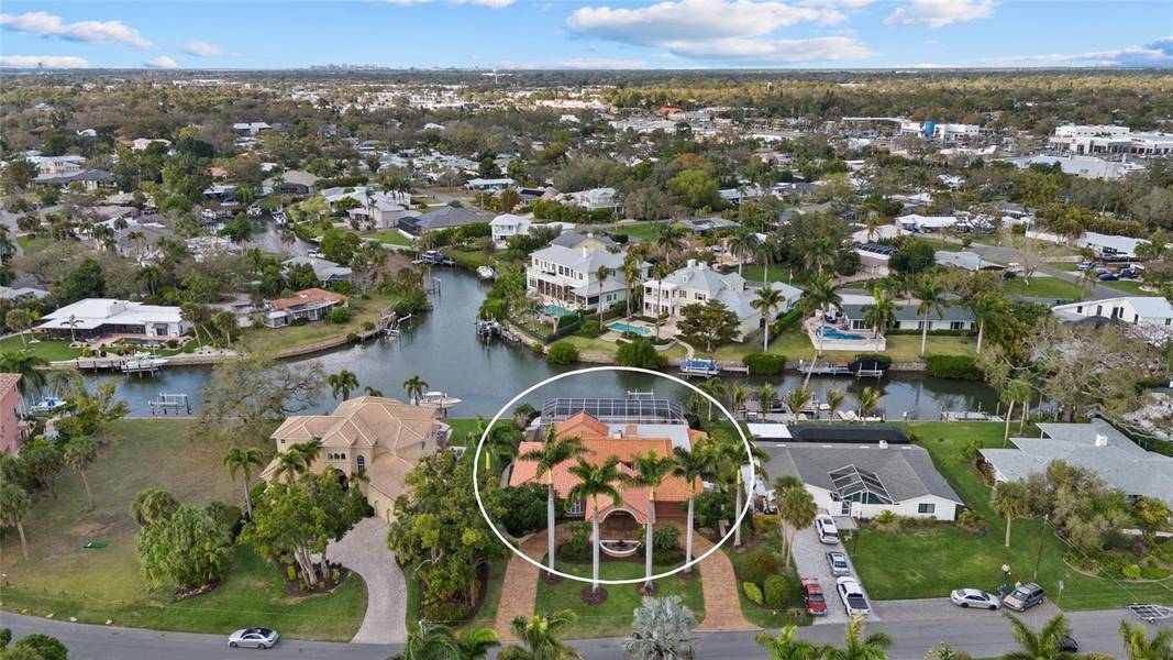 1749 SANDALWOOD DR, Sarasota, FL 34231