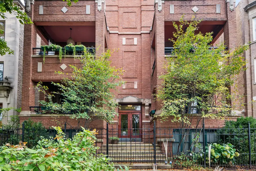 3043 W LOGAN BLVD #1W, Chicago, IL 60647