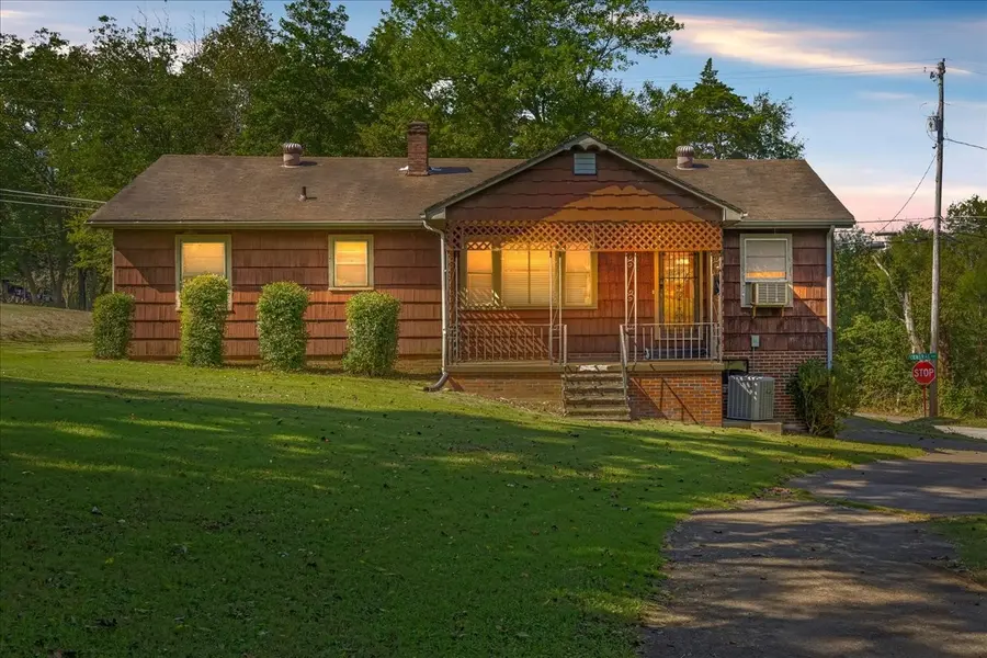 613 Central Ave, Athens, TN 37303