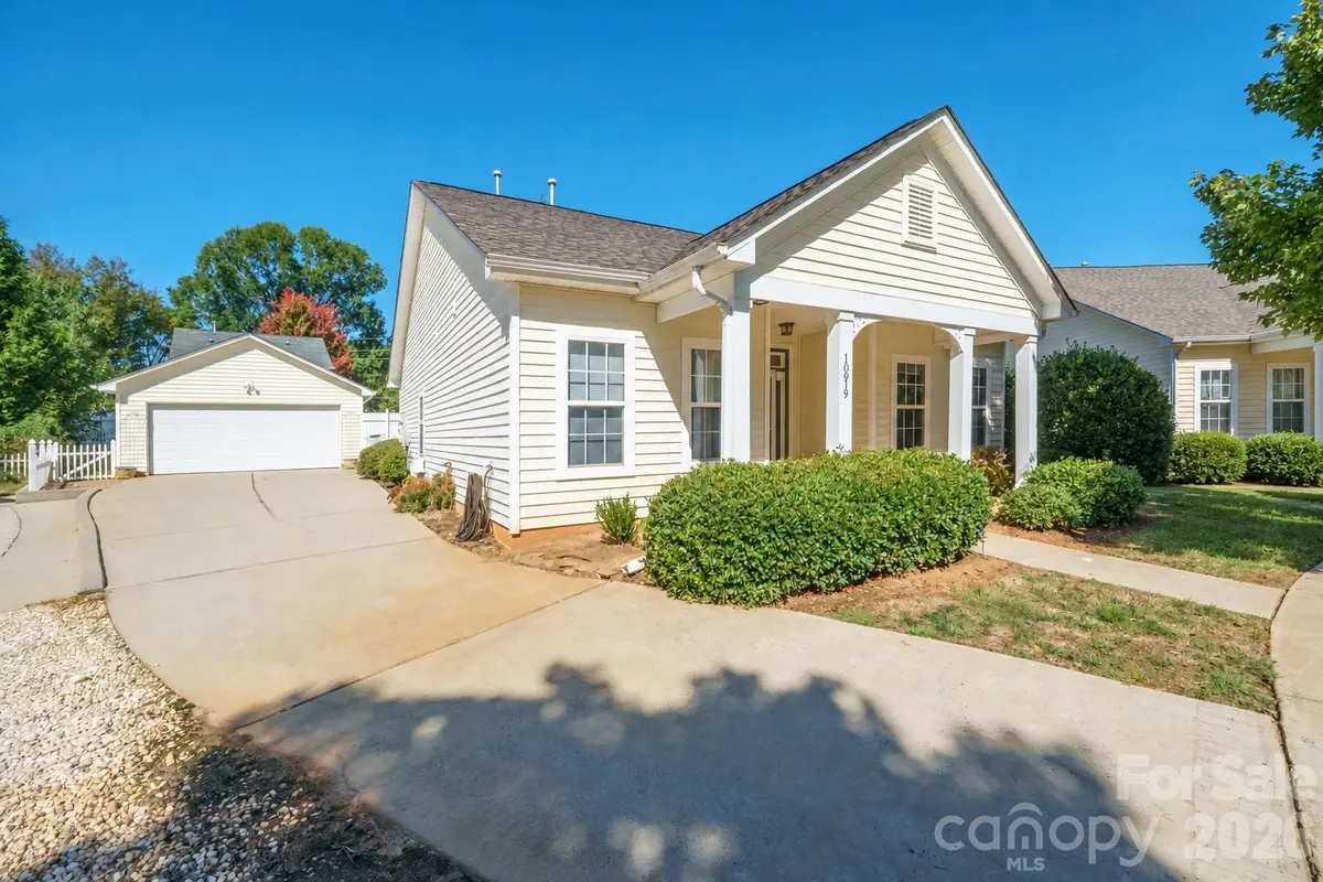 10919 Shelly Renee DR, Cornelius, NC 28031