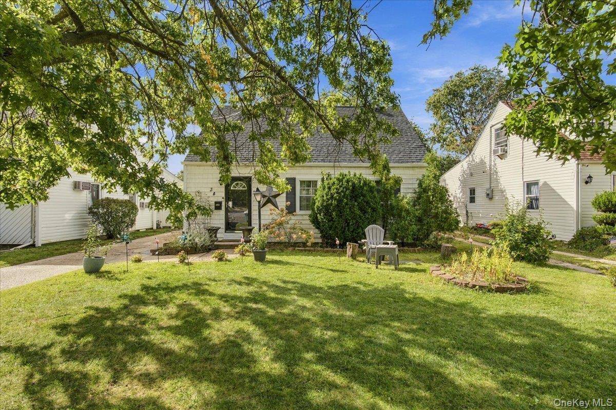 34 Horton RD, Valley Stream, NY 11581