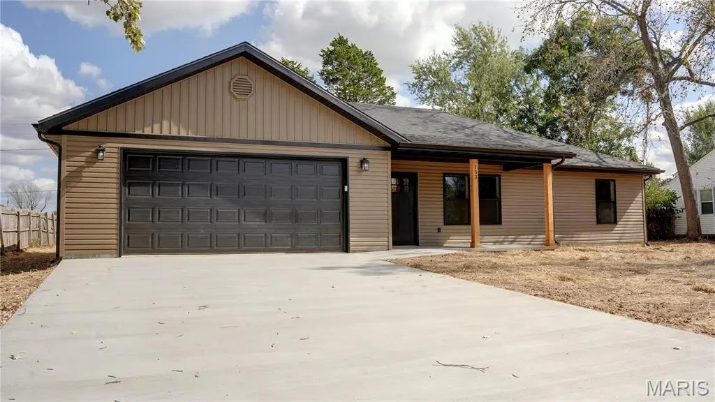 153 Crescent DR, Lebanon, MO 65536