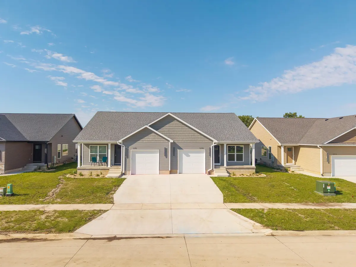 1208 Rock Ridge CIR, Waverly, IA 50677