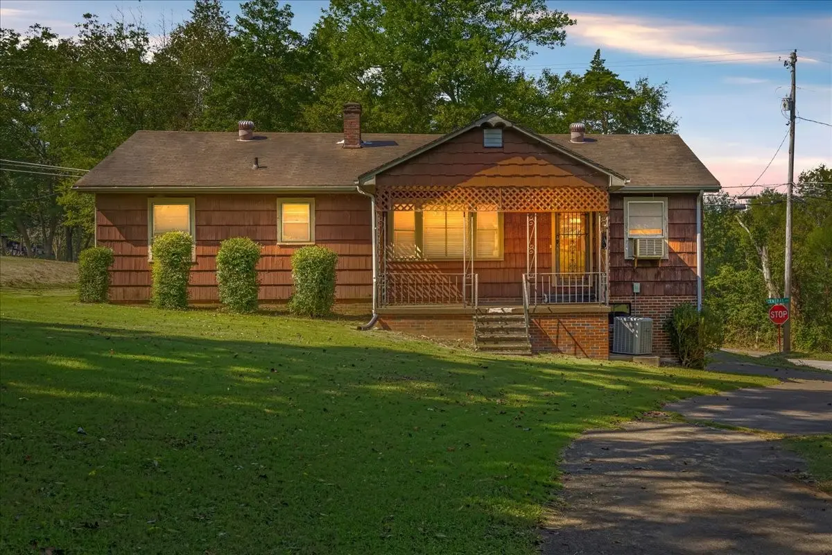 613 Central Ave, Athens, TN 37303