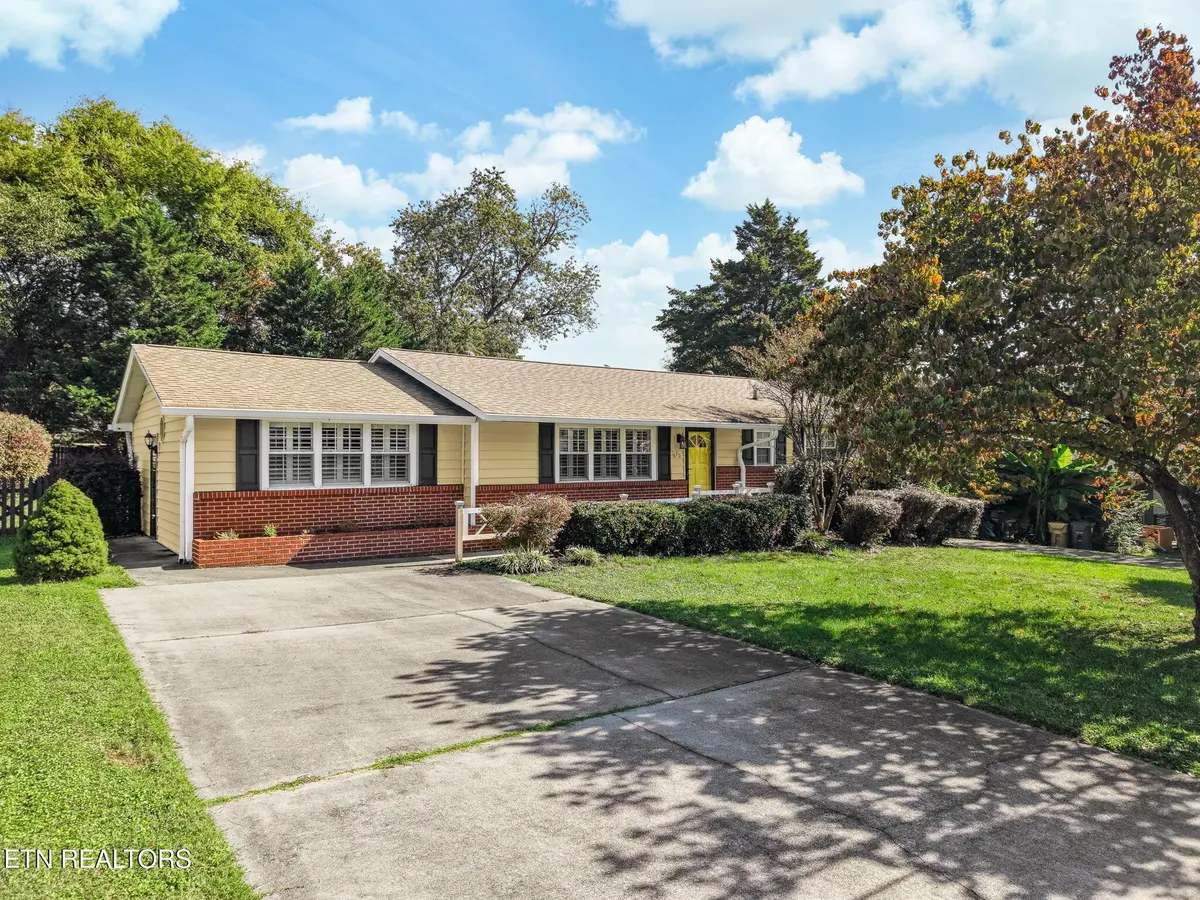 5620 Scenichills Rd, Knoxville, TN 37912