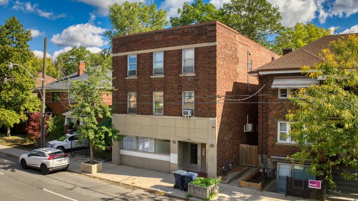 157-159 Jane ST, Toronto W02, ON M6S 3Y8