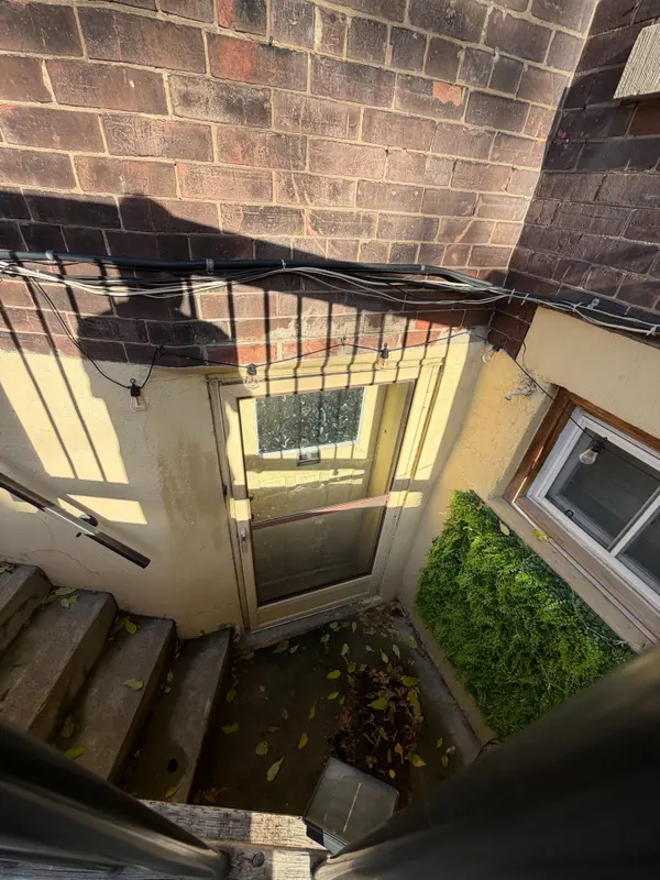38 Rolyat ST #Bsmt, Toronto C01, ON M6J 1S6